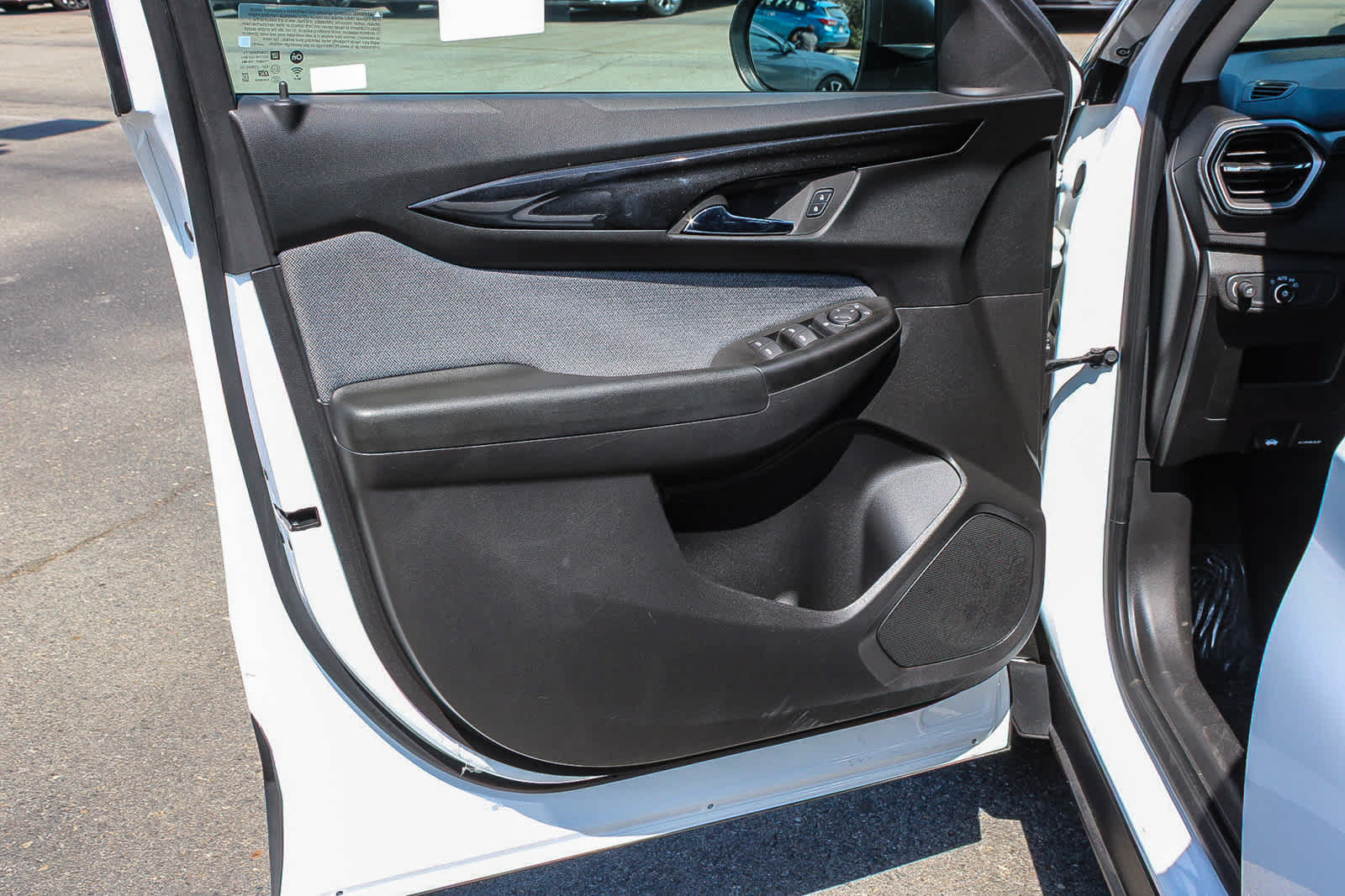 Used 2025 Chevrolet TrailBlazer LS w/ LS Convenience Package FWD image 21