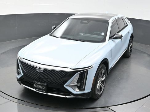 Certified 2024 Cadillac Lyriq Luxury AWD/4WD image 33