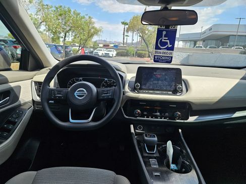Used 2021 Nissan Rogue SV FWD image 11
