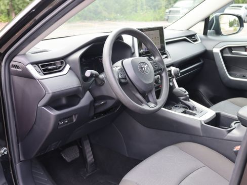 Certified 2025 Toyota RAV4 XLE FWD image 30