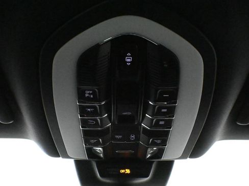 Used 2026 Porsche Macan AWD/4WD image 21