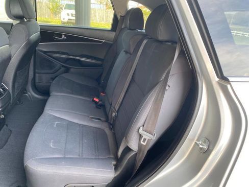Used 2016 Kia Sorento LX w/ LX Convenience Package image 15