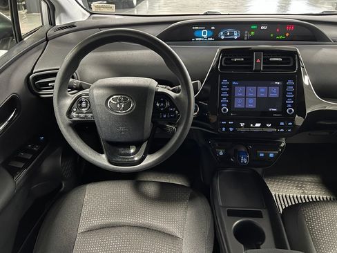 Certified 2022 Toyota Prius LE FWD image 27