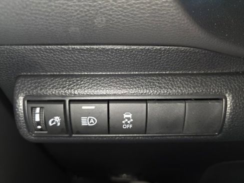 Used 2025 Toyota Corolla SE image 18