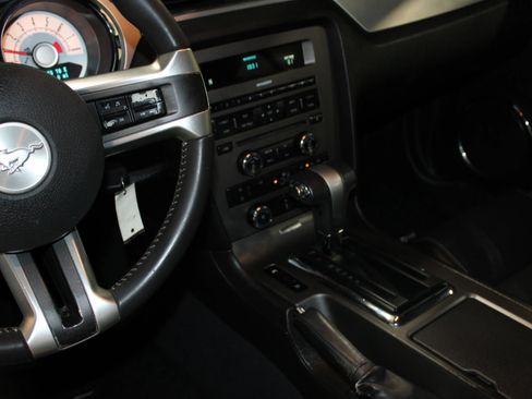 Used 2010 Ford Mustang GT RWD image 15