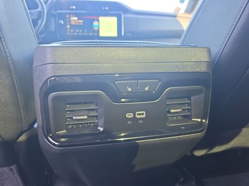 Used 2025 GMC Sierra 2500 AT4 AWD/4WD image 17