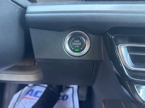 Used 2025 Chevrolet Traverse LT FWD image 28