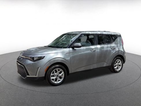 Used 2025 Kia Soul LX w/ LX Technology Package FWD image 8