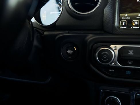 Used 2022 Jeep Wrangler Unlimited Sahara image 42