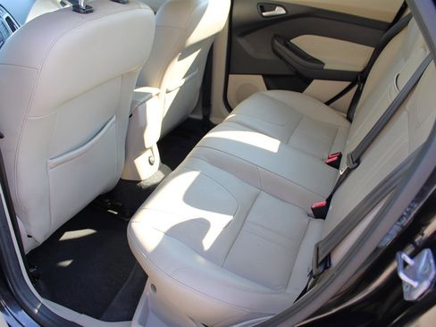 Used 2012 Ford Focus SEL image 18