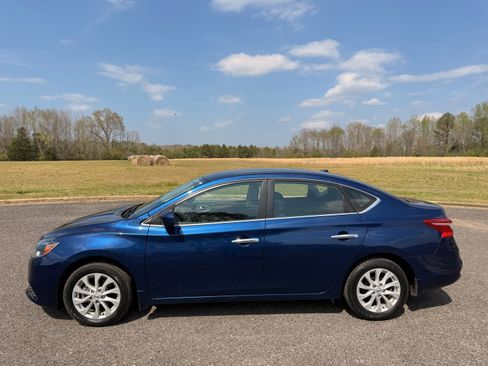 Used 2019 Nissan Sentra SV image 2