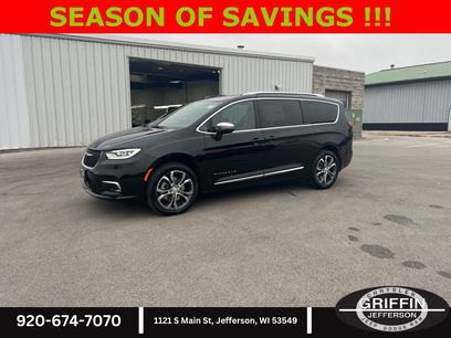New 2026 Chrysler Pacifica Pinnacle w/ Trailer Tow Group