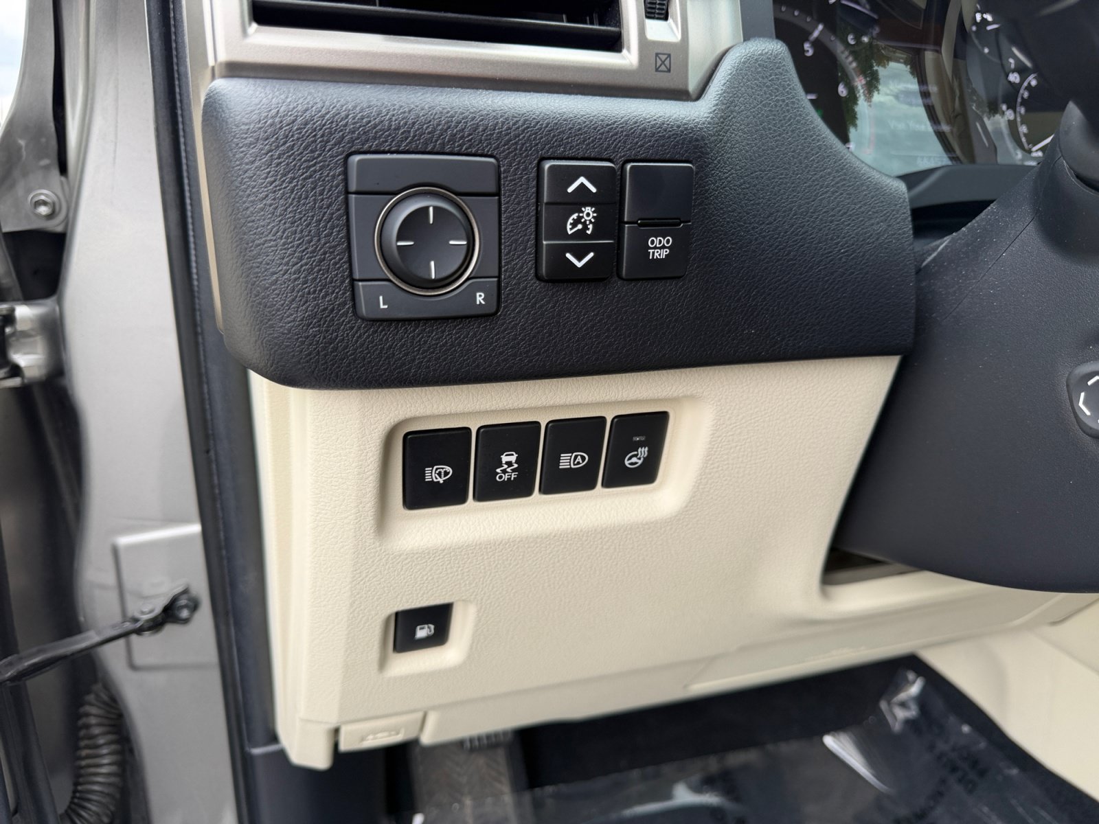 Certified 2021 Lexus GX 460 Premium w/ Premium Package AWD/4WD image 11