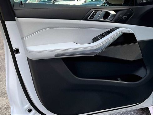 Used 2024 BMW X5 M60i image 20