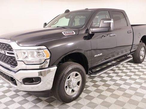 Used 2024 RAM 2500 Big Horn w/ Bed Utility Group image 9