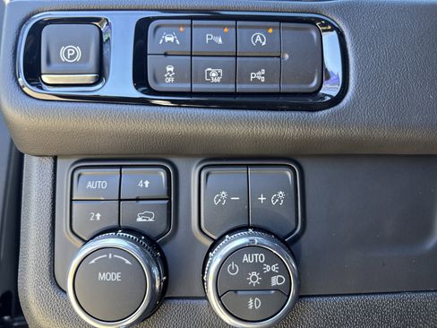 New 2026 GMC Yukon Elevation image 18