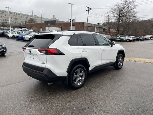 Certified 2022 Toyota RAV4 LE image 8