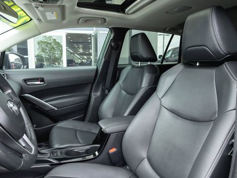 Certified 2022 Toyota Corolla Cross XLE w/ Convenience Package image 11