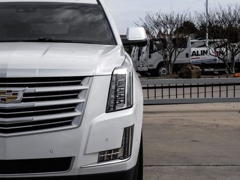 Used 2020 Cadillac Escalade ESV Platinum image 51