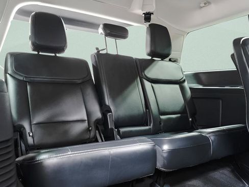 Used 2025 Ford Expedition Platinum AWD/4WD image 35