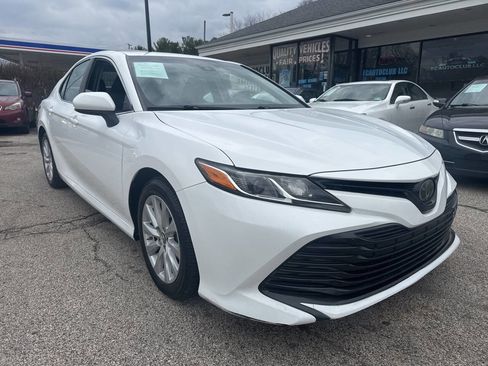 Used 2018 Toyota Camry LE image 20