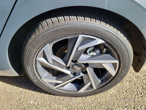 Used 2025 Hyundai Elantra Sport image 32