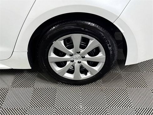 Certified 2025 Toyota Corolla LE image 4