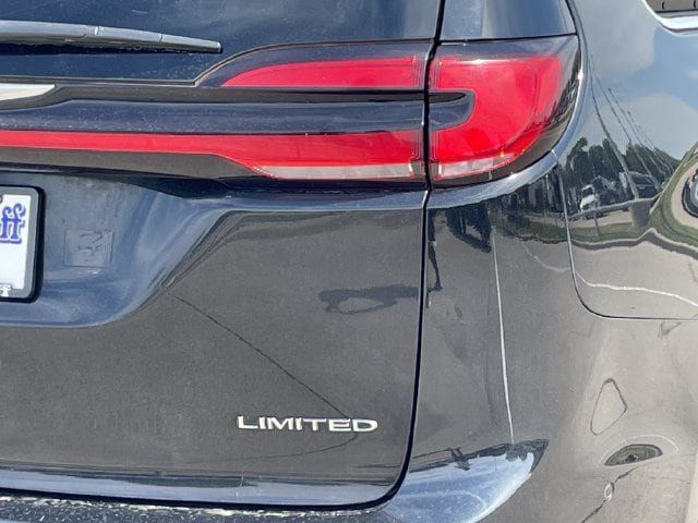 Used 2022 Chrysler Pacifica Limited FWD image 6
