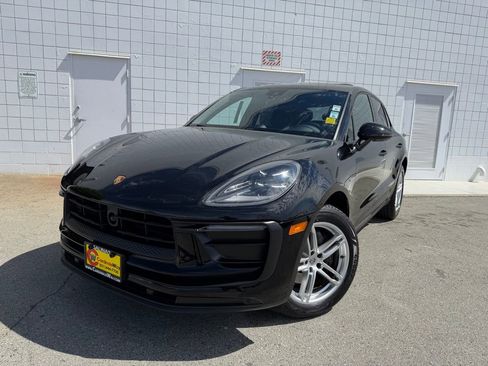 Used 2024 Porsche Macan image 1