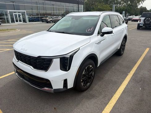 Used 2024 Kia Sorento S AWD/4WD image 3