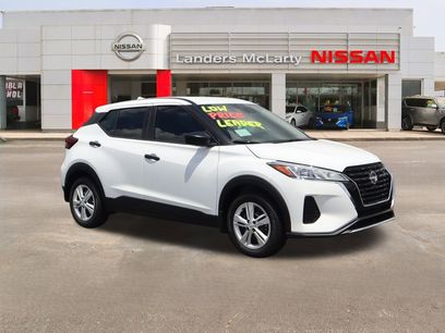 New 2025 Nissan Kicks Play S