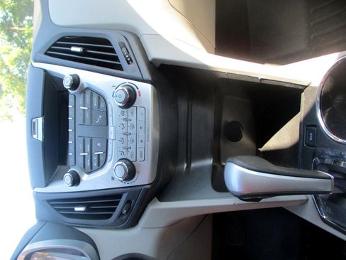 Used 2010 Chevrolet Equinox LS image 11