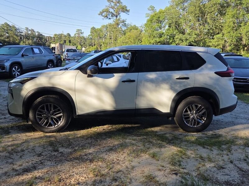 Used 2024 Nissan Rogue S AWD/4WD image 5