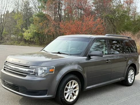 Used 2018 Ford Flex SE image 3