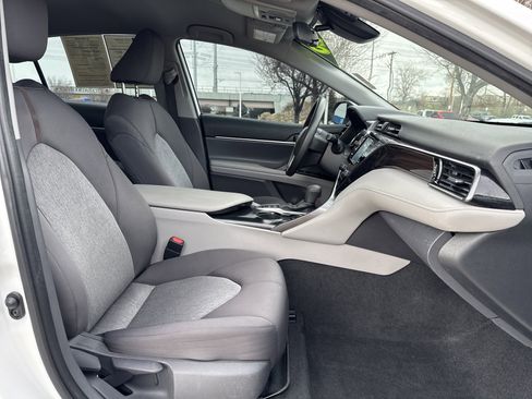 Used 2020 Toyota Camry LE image 27