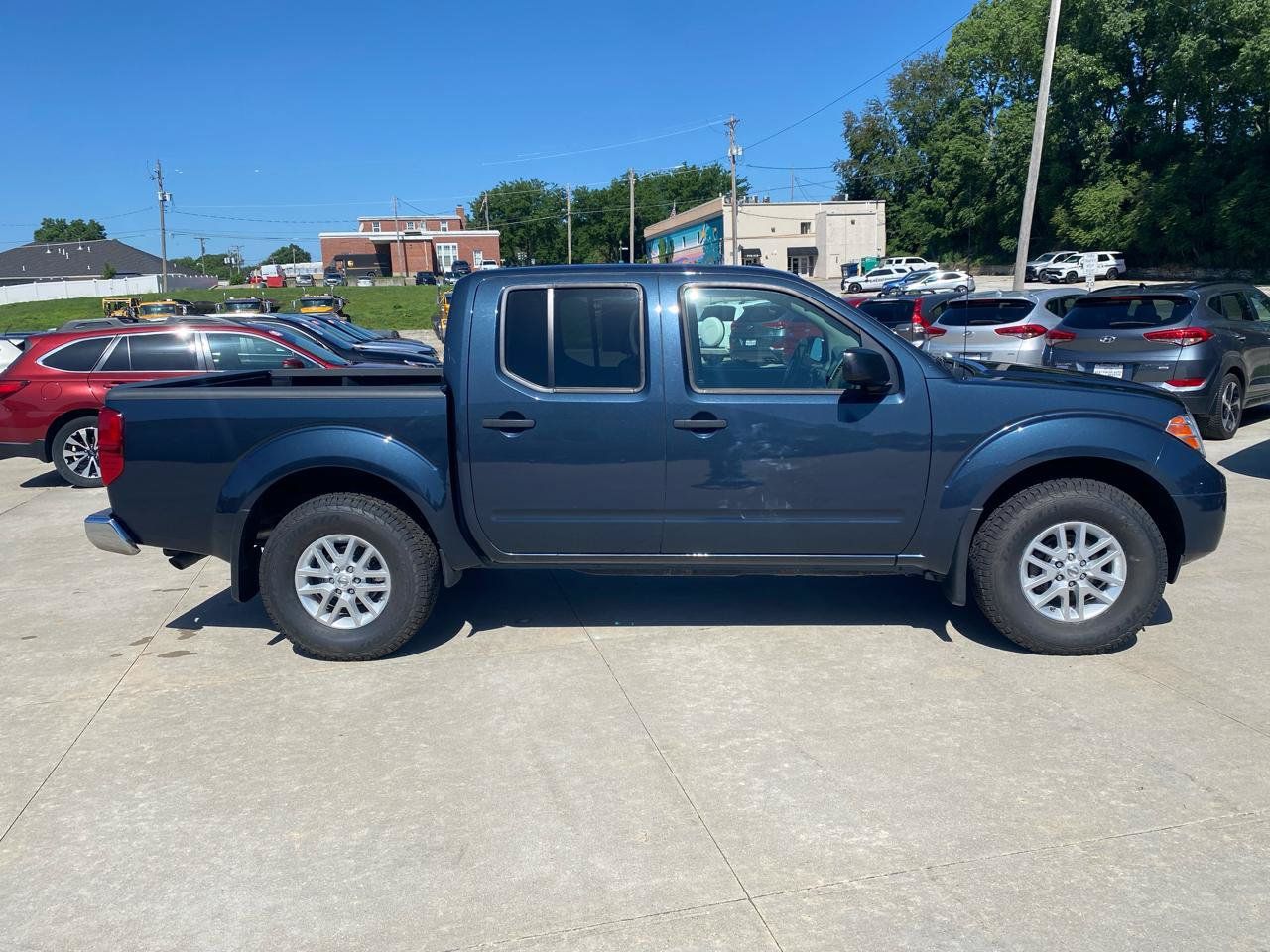 Used 2018 Nissan Frontier SV AWD/4WD image 5
