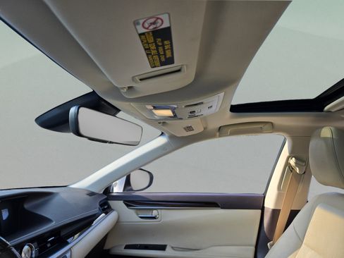Used 2016 Lexus ES 350 w/ Luxury Package w/Wood Trim FWD image 13