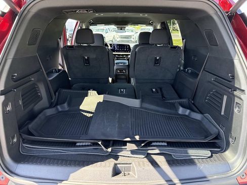 Used 2024 Chevrolet Traverse LT w/ LPO, Floor Liner Package FWD image 22