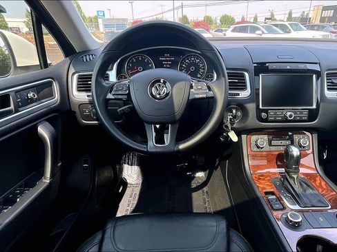 Used 2011 Volkswagen Touareg VR6 AWD/4WD image 7