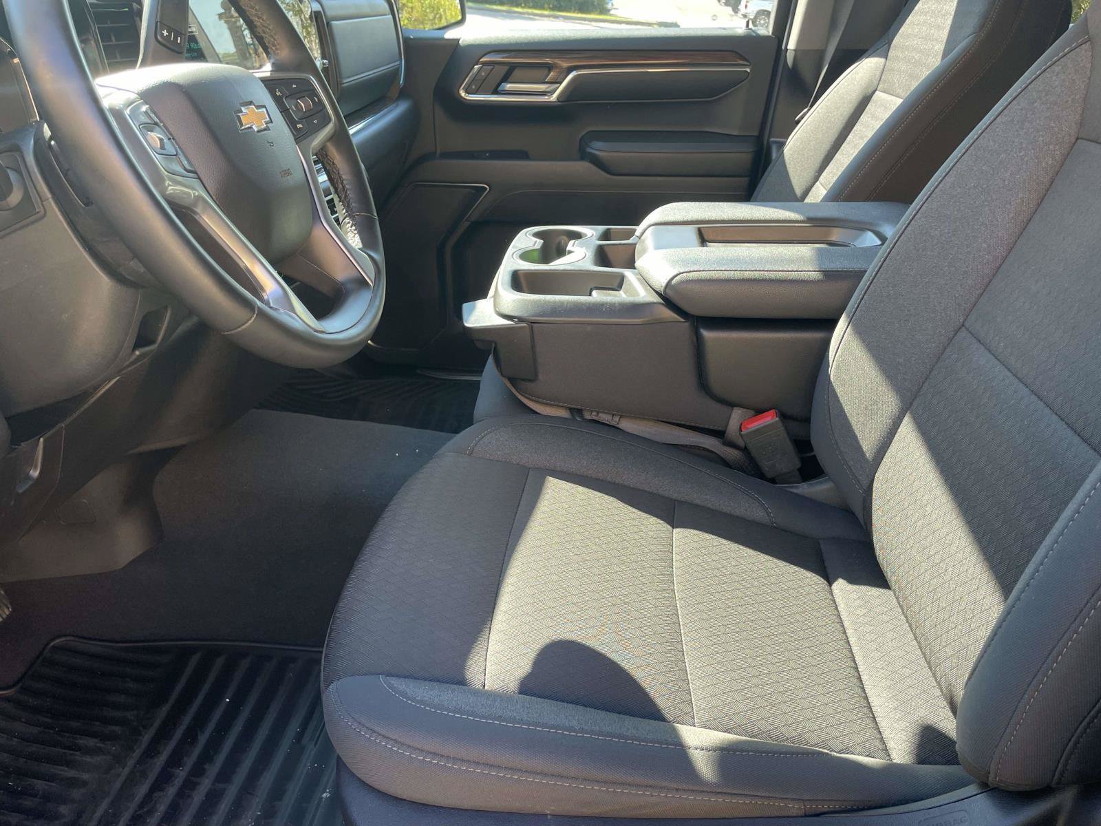 Used 2024 Chevrolet Silverado 1500 LT w/ Z71 Off-Road Package AWD/4WD image 14