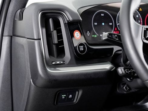 Used 2025 Porsche Cayenne image 12