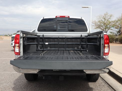 Used 2014 Nissan Frontier SV w/ SV Value Truck Package AWD/4WD image 17