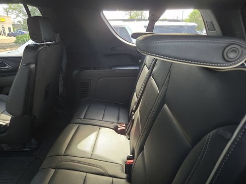 Used 2024 GMC Yukon XL SLT w/ SLT Premium Package AWD/4WD image 9