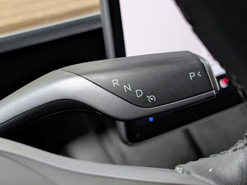 Used 2023 Tesla Model Y Long Range image 28