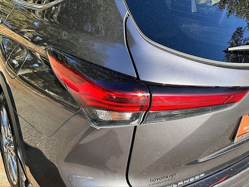 Used 2023 Toyota Highlander Limited image 20