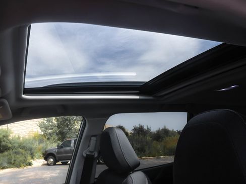 Used 2022 Subaru Forester Premium image 10