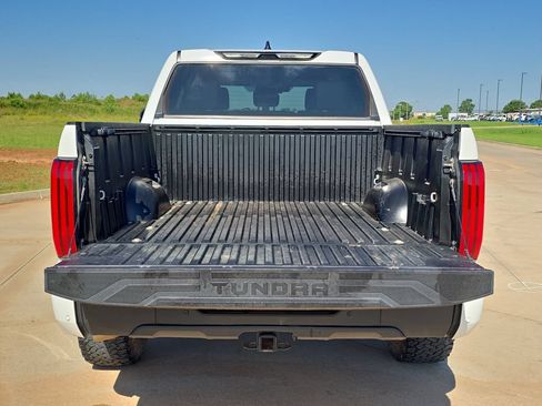Used 2022 Toyota Tundra SR5 w/ SR5 Convenience Package AWD/4WD image 12