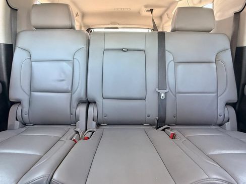 Used 2019 Chevrolet Suburban LT RWD image 22