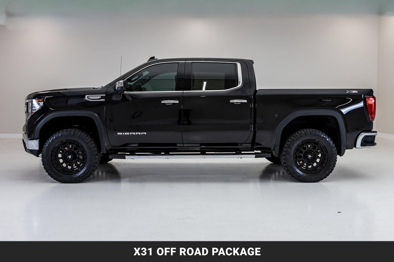Used 2024 GMC Sierra 1500 SLT AWD/4WD image 7