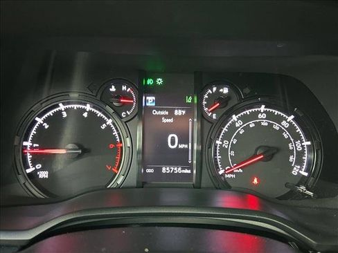 Used 2022 Toyota 4Runner SR5 Premium w/ Moonroof Package RWD image 11
